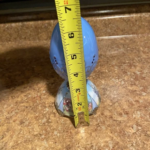 Disney, Ardleigh-Elliot “Charming Snow White “ A5098 Musical Egg Collection - Picture 8 of 12